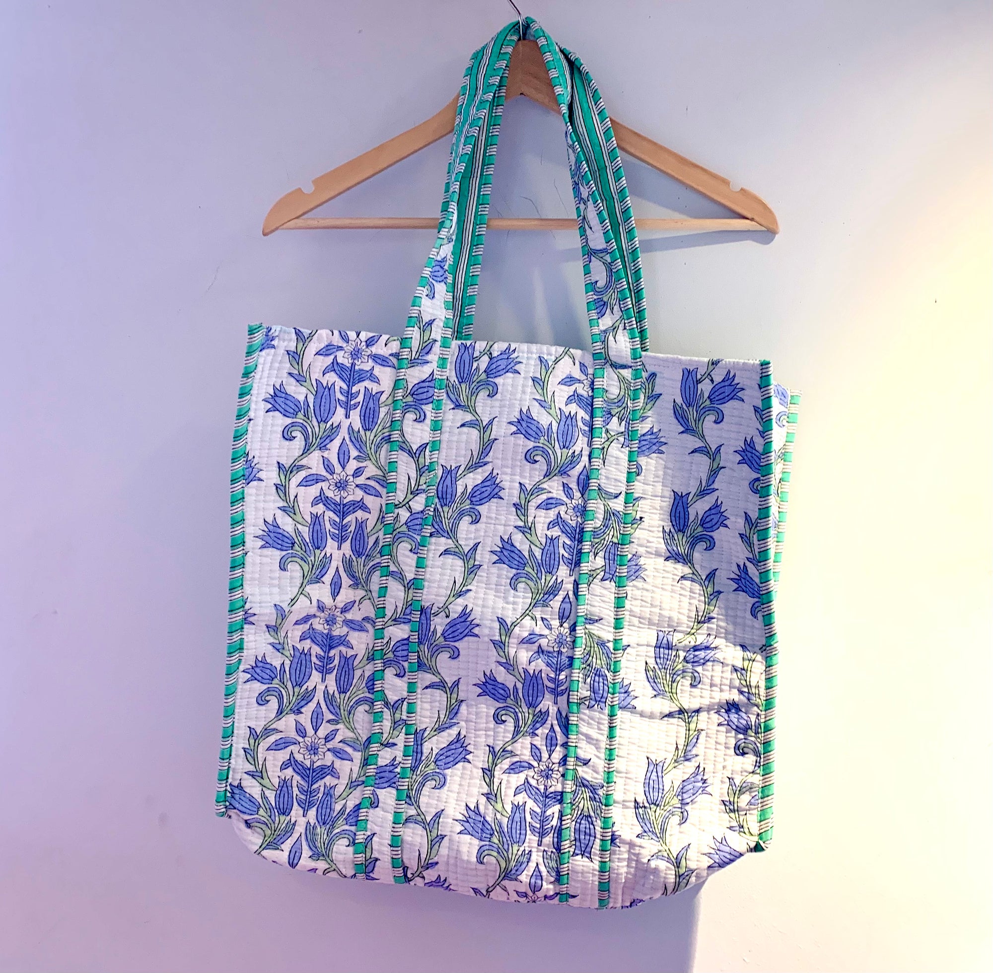Jardin Bleu Tote Bag