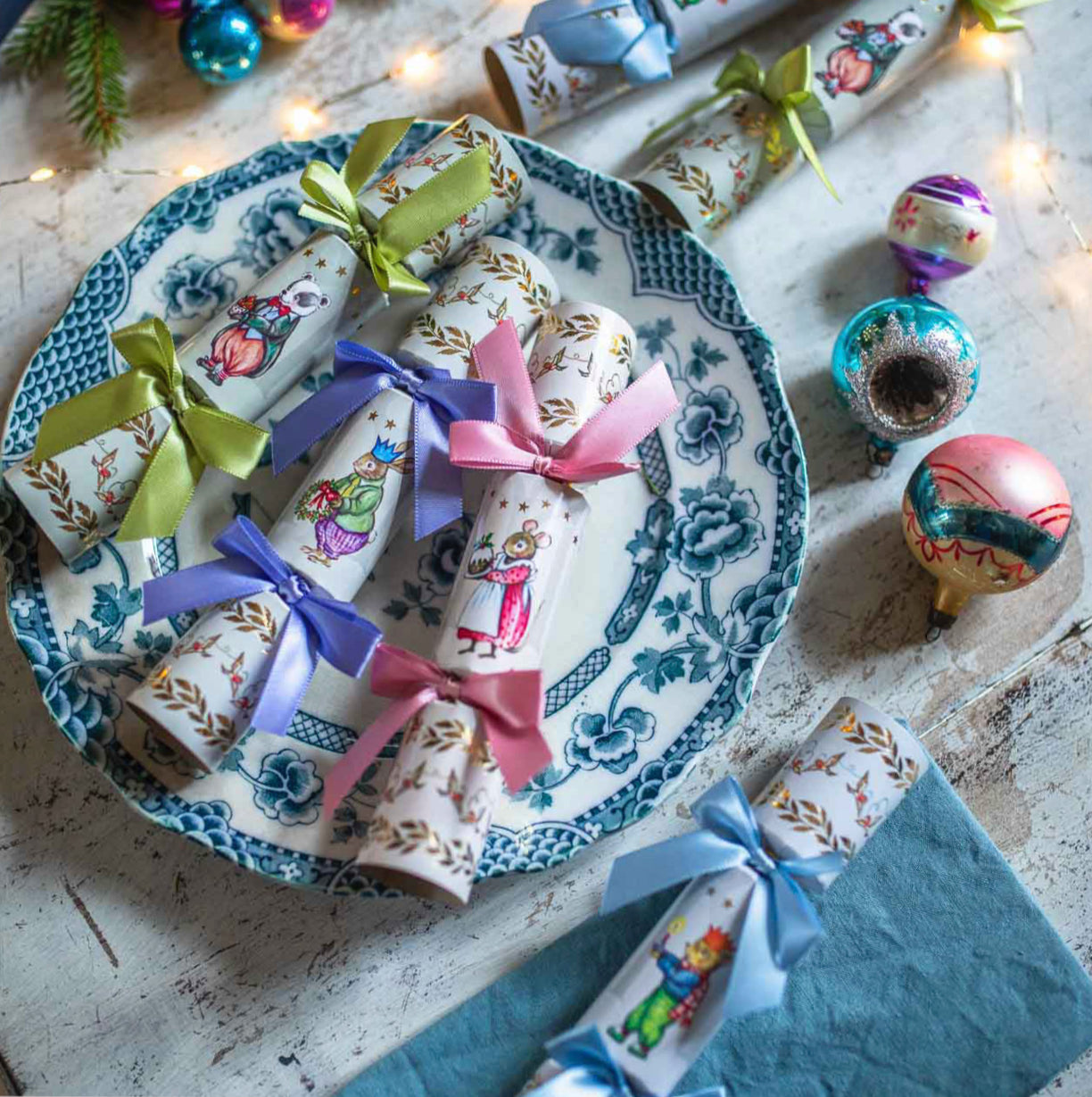 Vintage Style Mini Christmas Crackers
