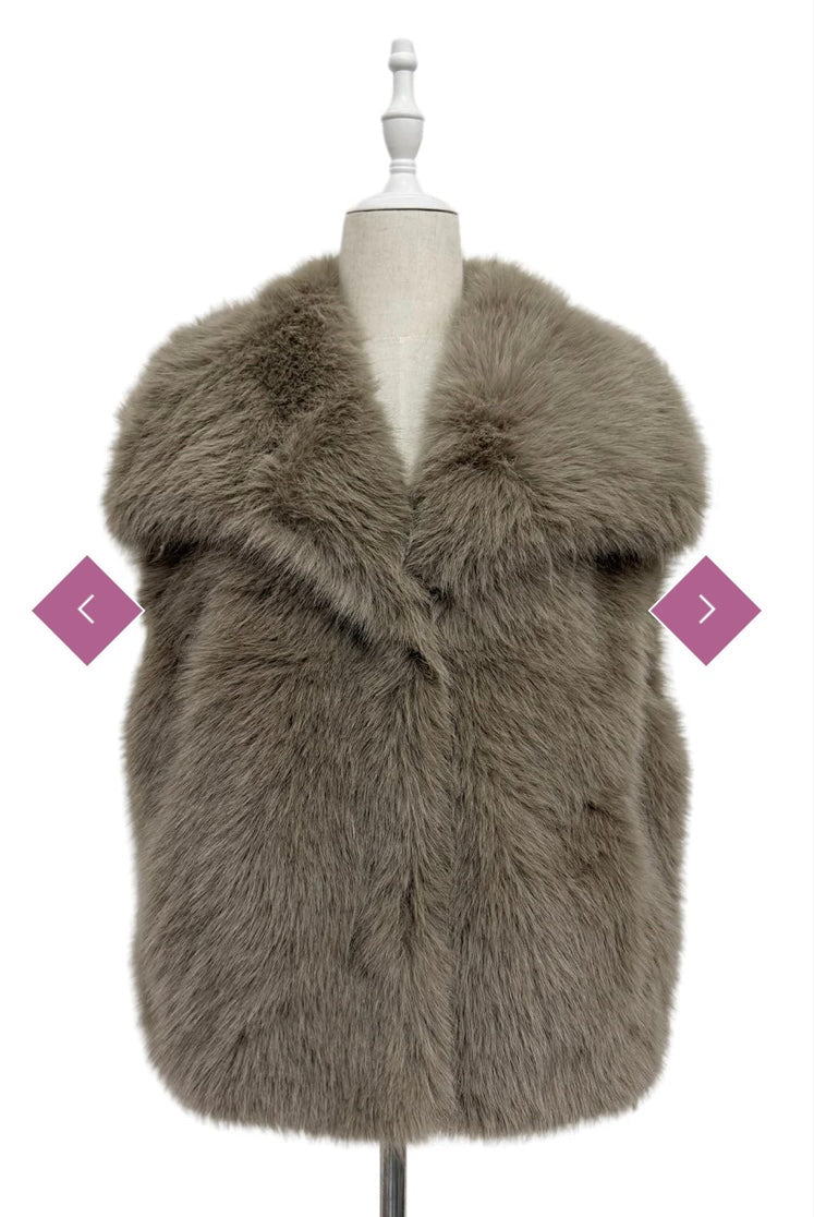 Oversized Lapel Faux Fur Gilet Aurina Pop UP Ltd