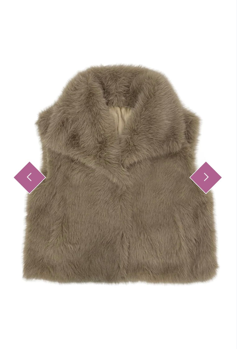 Oversized Lapel Faux Fur Gilet Aurina Pop UP Ltd