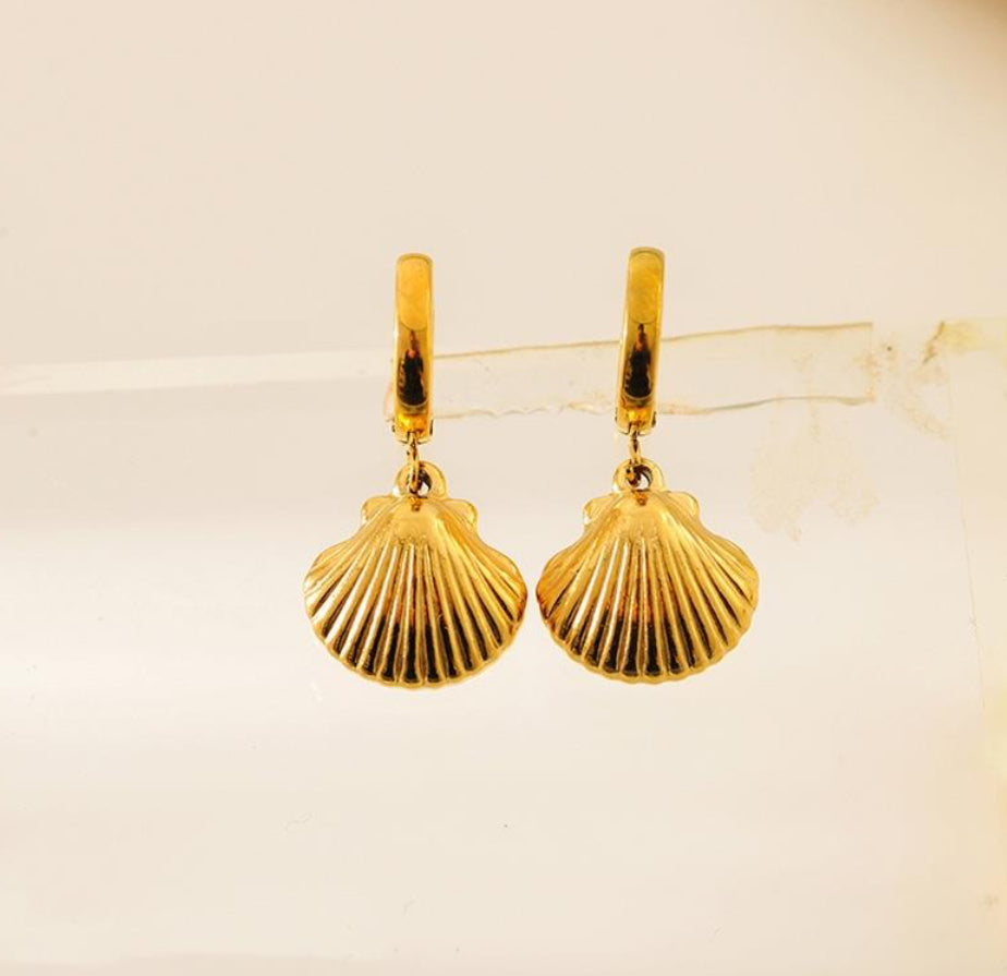 Clam Shell Huggie Earring