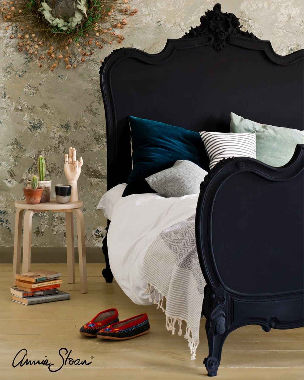 Annie Sloan Chalk Paint®Decorative Paint Athenian Black - Aurina Ltd